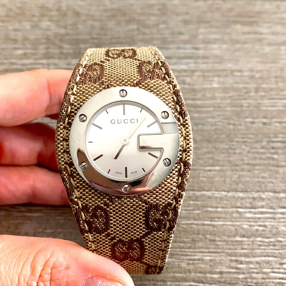 Gucci monogram unisex watch GC